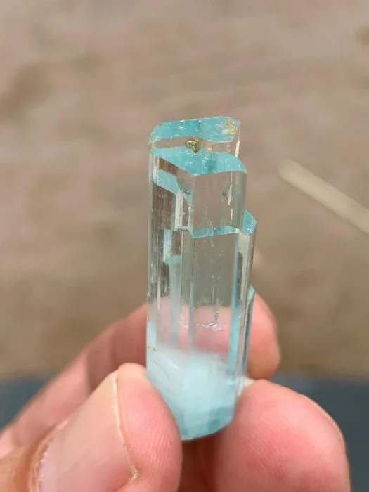 Aquamarine Crystal cluster - Height: 4 cm - Width: 1.1 cm- 9.75 g - (1)