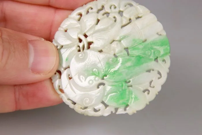 Plaque - Sculpted Pendant - Jade, Jadeite White Green Apple - China - 20th century