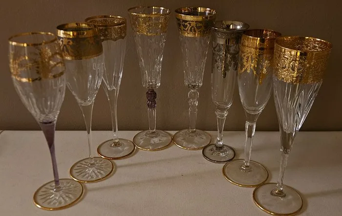 ISMIE showroom - Drinking service (8) - Exclusive private collection of various luxury gold flutes. - Crystal, Gold, platinum