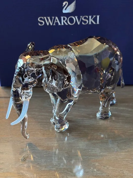 Swarovski - Figurine - SCS - Annual Edition 2022 - Grandmother Elephant Fayola - 5604555 - Crystal, Glass