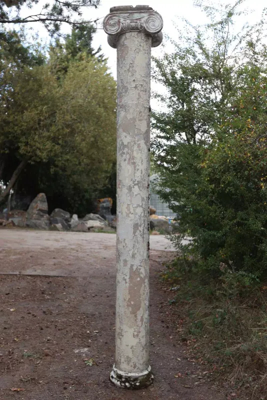 A large fibreglass column with ionic capital The column with mould marks to the side and signs of old painted finish