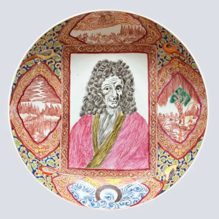 Plate - famille rose bord met bonte decoraties en grisaille portret van Willem Deurhoff - Porcelain - Portrait of Willem Deurhoff
