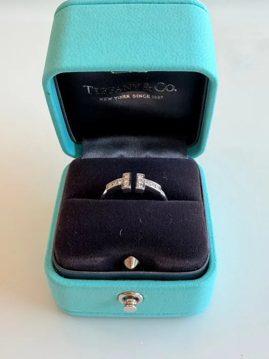 Tiffany & Co. - Ring - Tiffany T - 18 kt. White gold Diamond (Natural) - Diamond