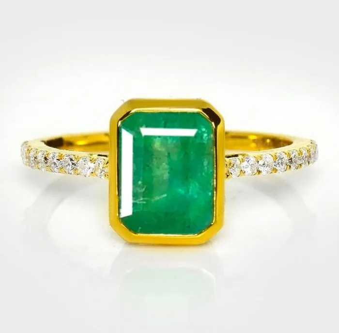 Ring - 14 kt. Yellow gold - 2.37ct. tw. Emerald - Diamond