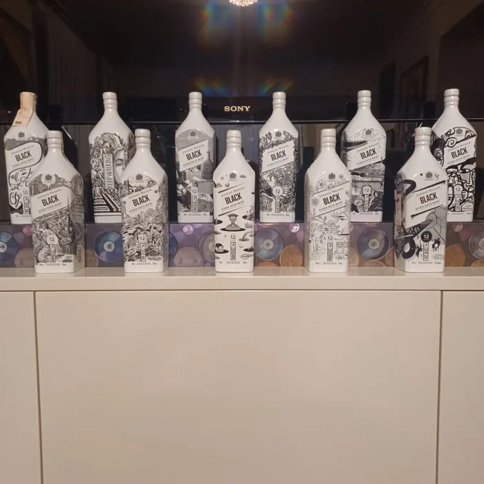 Johnnie Walker 12 years old Black Label - Full set printed with Air Ink - 750ml & 700ml - 11 bottles