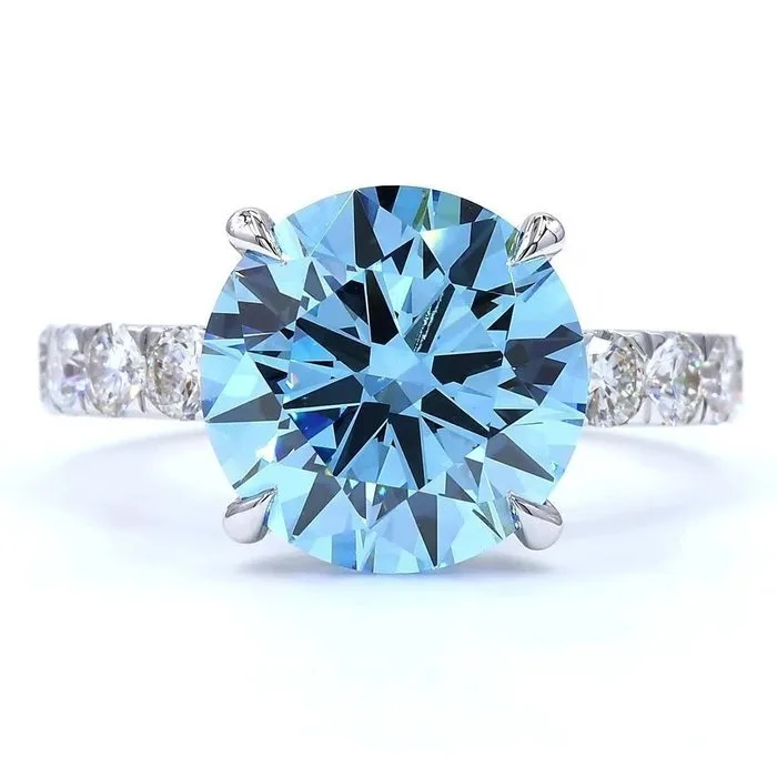 Ring - 18 kt. White gold - 6.05ct. tw. Blue Diamond (Fancy coloured lab-grown diamond) - Diamond - Fancy Vivid Blue