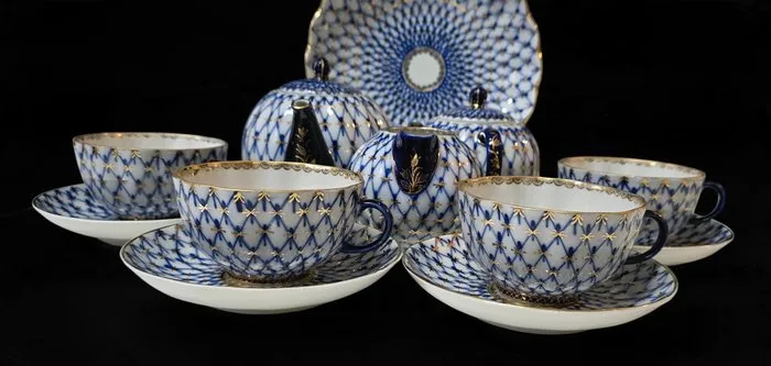 Lomonosov Imperial Porcelain Factory - Tea service (12) - Cobalt Net - Porcelain - Lomonosov "Cobalt Net"
