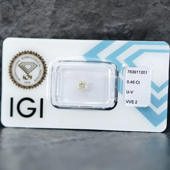 1 pcs Diamond (Natural coloured) - 0.46 ct - Cut cornered square - Light Orangy Yellow - VVS2 - International Gemological Institute (IGI)