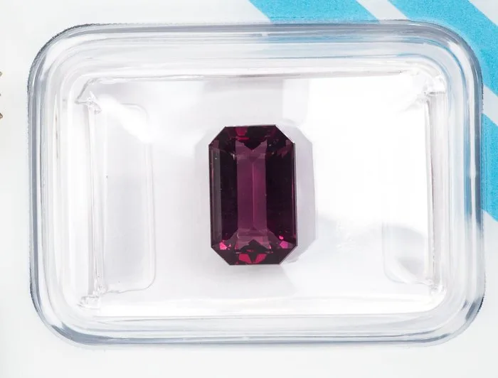 Spinel - 2.22 ct - International Gemological Institute (IGI) - Deep Purple (Ceylon)