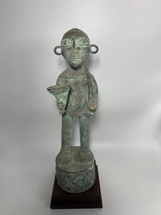 Magnificent statue of the King of Ife. - Style of Ife - Nigeria