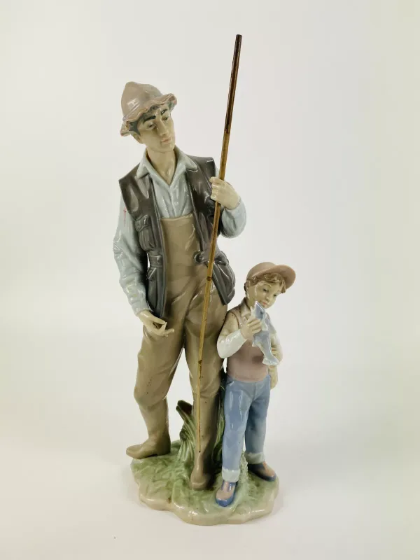 A Lladro porcelain figurine 'A Fathers Pride', model No.6467, fully marked to the underside. 14.5cms wide x 10.5cms deep x 35.5cms high