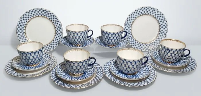Lomonosov Imperial Porcelain Factory - A.Yatskevich. Tulip Shape designer: S.Yakovleva - Coffee set for 6 (18) - Porcelain