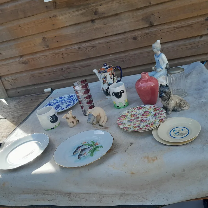 Mixed era ceramics and glassware : Grays Pottery, Wardle, Losol etc