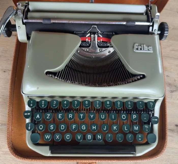 Erika 11 - Typewriter - 1950-1960