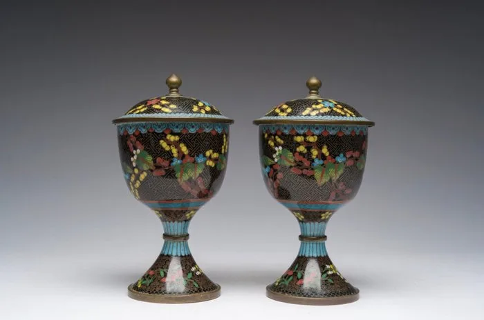 Lidded vase - cloisonné enamel - China - Qing Dynasty (1644-1911) - Cloisonné lidded vases