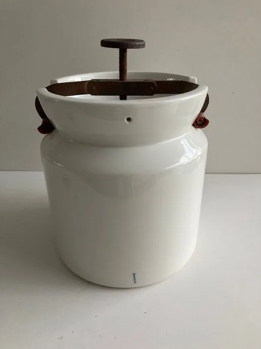 Königliche Porzellan-Manufaktur Berlin (KPM) - Pharmacy tool - Grinding or sharpening pot