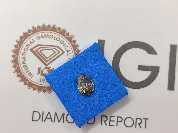 1 pcs Diamond (Natural coloured) - 0.36 ct - Pear - Fancy intense Yellowish Brown - VVS2 - International Gemological Institute (IGI)