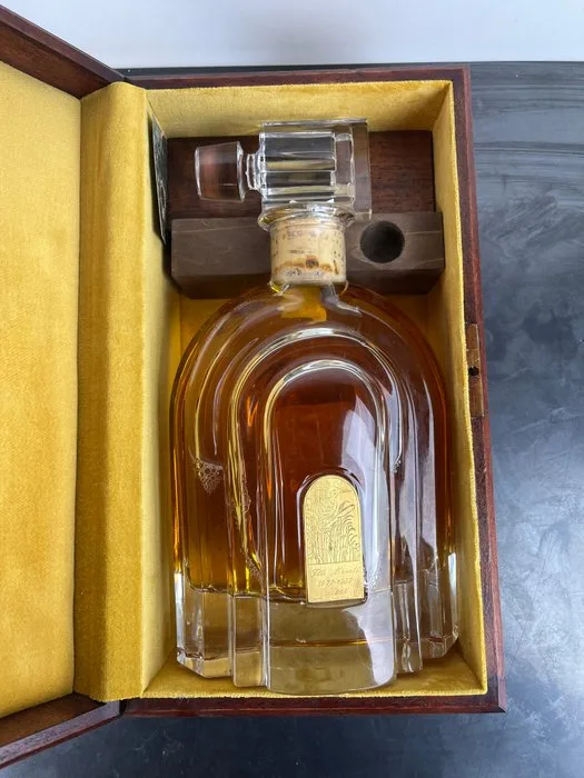 Marolo - Grappa di Vinacce di Uva Nebbiolo da Barolo Cristallo Oro - b. 2010s - 70cl