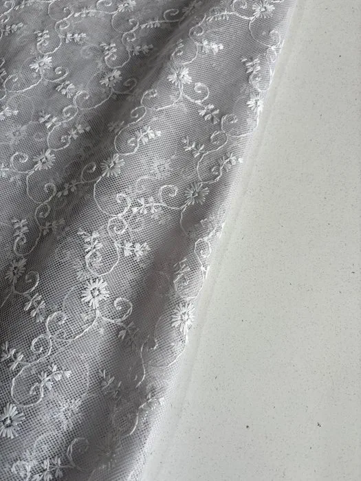 Luxurious curtain fabric: French embroidered tulle, edged at the base with a small floral motif, - Curtain fabric - 400 cm - 300 cm