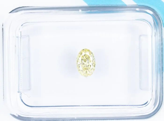 1 pcs Diamond (Natural coloured) - 0.30 ct - Oval - SI2 - International Gemological Institute (IGI) - W-X
