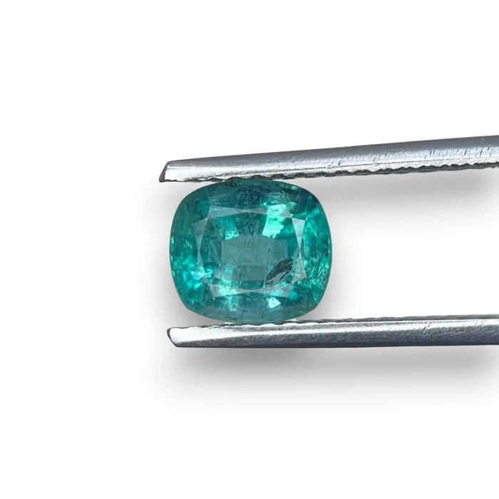 1 pcs Green Emerald - 2.40 ct - International Gemological Institute (IGI) - ZAMBIA