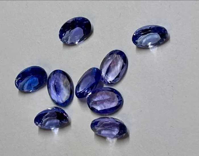 9 pcs Blue, Purple Tanzanite - 7.01 ct - Antwerp Laboratory for Gemstone Testing (ALGT)