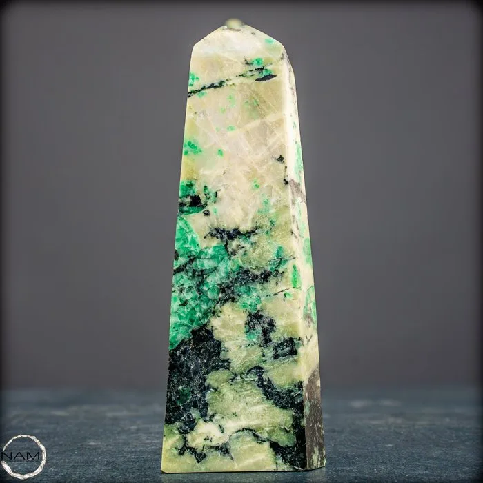 Natural Emerald Obelisk - Top quality- 277.05 g