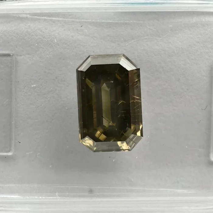 1 pcs Diamond (Natural coloured) - 1.61 ct - Fancy deep Greenish, Brownish Yellow - SI2 - International Gemological Institute (IGI)