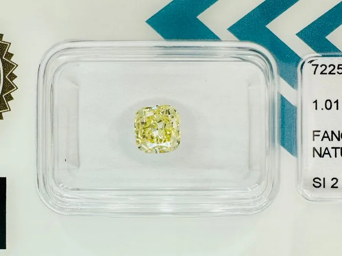 1 pcs Diamond (Natural coloured) - 1.01 ct - Cushion - Fancy Greenish Yellow - SI2 - International Gemological Institute (IGI) - ( NATURAL )