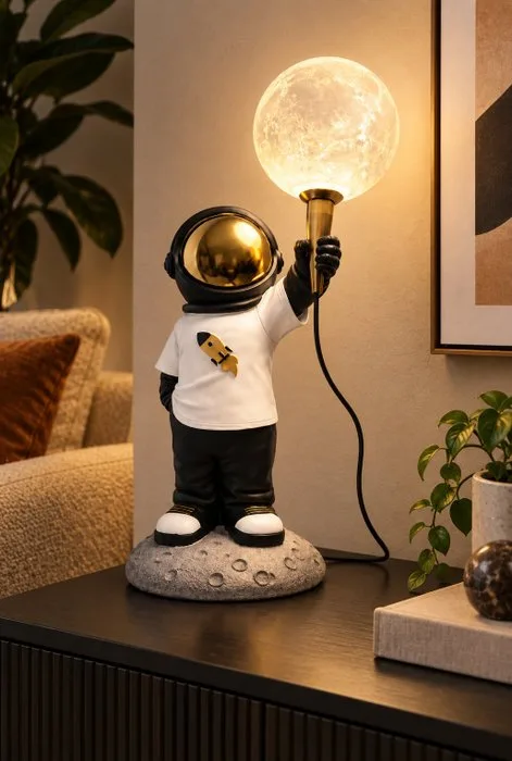 Lamp - Apollo Astronaut Moon Lamp – Space Age Design Table Lamp – Resin – LED - Resin