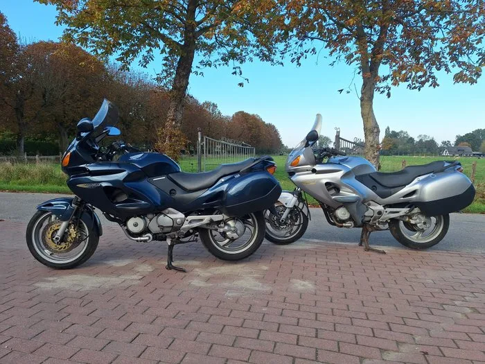 Honda - 2x NT 650 V Deauville set - 650 cc - 2000