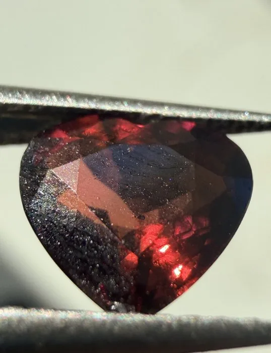 Red Ruby - 1.52 ct - Antwerp Laboratory for Gemstone Testing (ALGT) - No Treatment