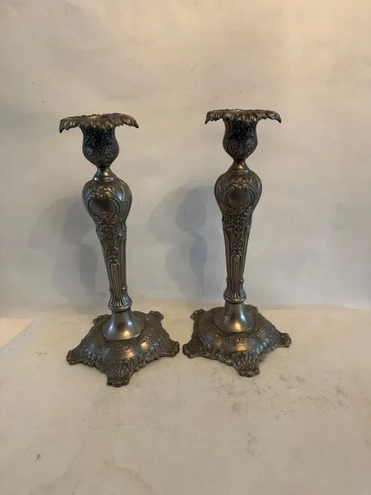 Candleholder Set of antique, silver-plated, cast and wrought candelabras. (2) - Silver plated brass - Floral-decorated