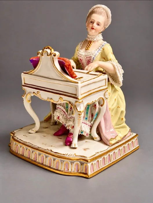 Meissen - Johann Carl Schönheit - Figure - Dame am Spinett - Porcelain