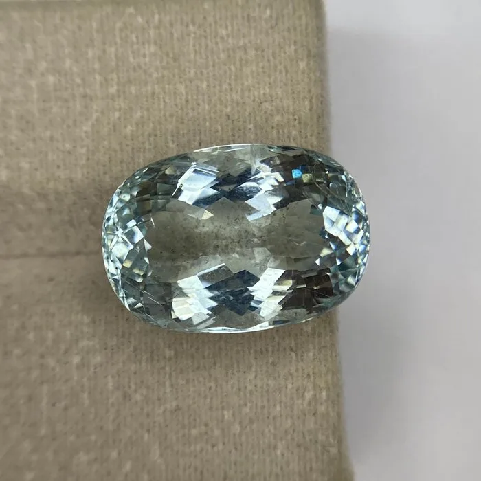 1 pcs Green, Blue Aquamarine - 11.00 ct - International Gemological Institute (IGI) - NATURAL AQUAMARINE
