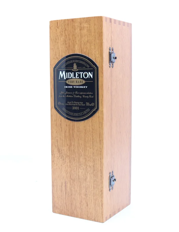 Midleton – Very Rare 2001 Bottle No. 030066