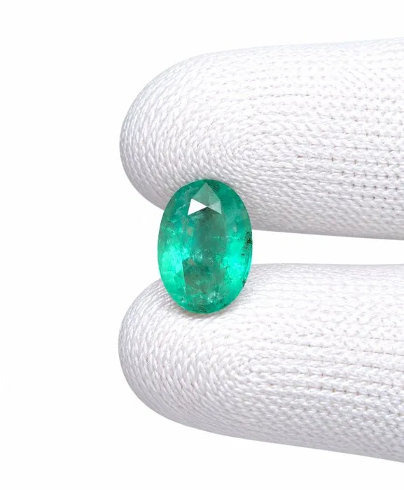 1 pcs Emerald - 7.64 ct - International Gemological Institute (IGI) - BIG SIZE EMERALD