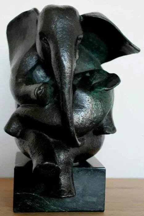 Miep Maarse (1945) - Statue, Olifant - 24 cm - Patinated bronze - 2001