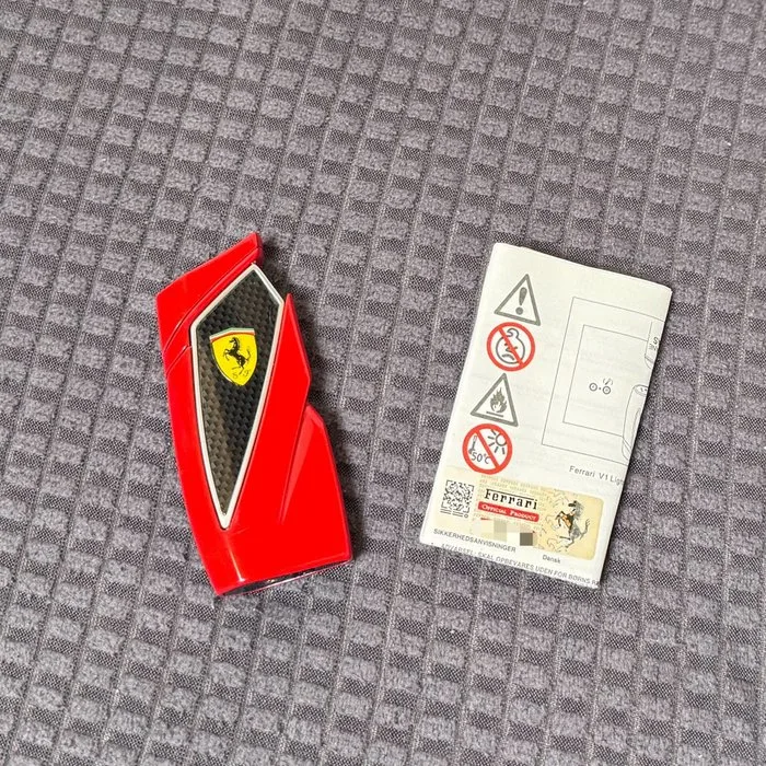 Ferrari (branded) - Marlboro x Ferrari Electric Lighter - Lighter - Plastic, metal