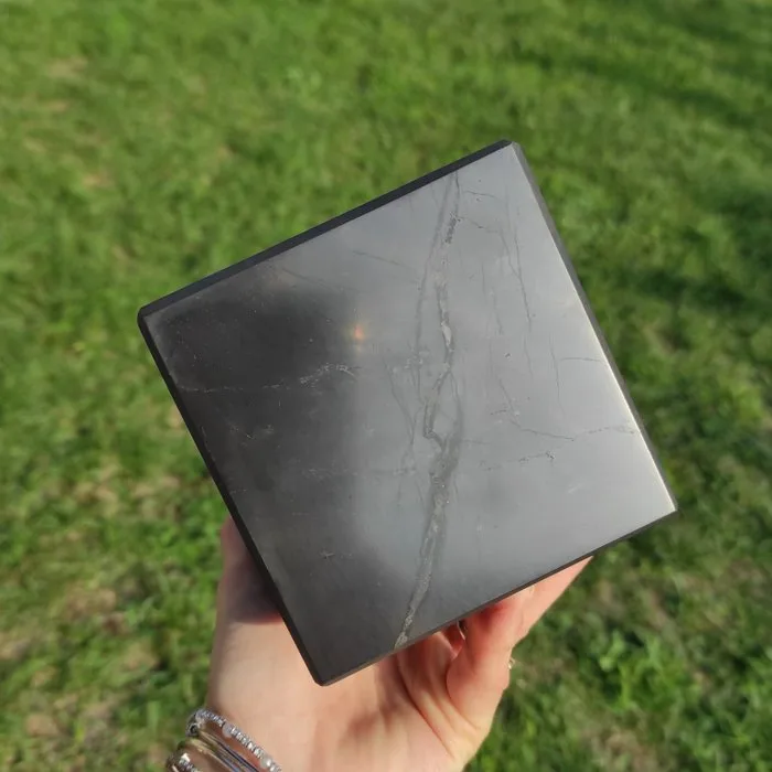 Shungite Cube - Height: 10 cm- 2560 g - (1)