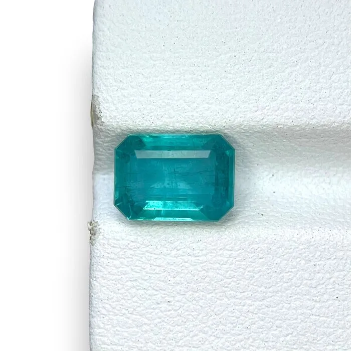 1 pcs Green Emerald - 3.21 ct - International Gemological Institute (IGI) - MINOR