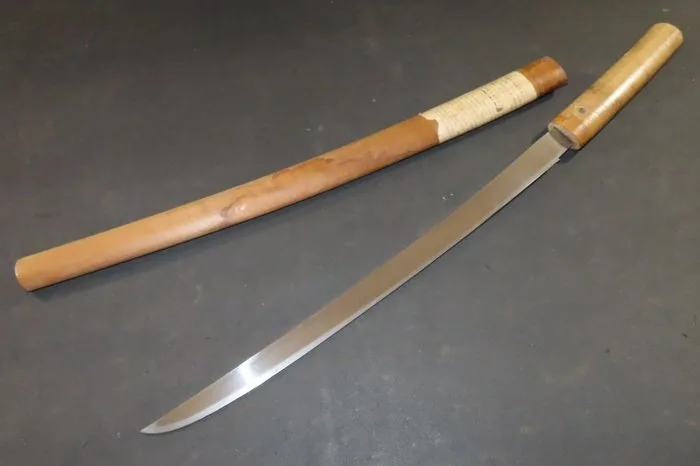 Katana - Tamahagane Steel - A7-150 Hiradukuri Wakizashi w/White Sheath - Japan - Muromachi period (1333-1573)