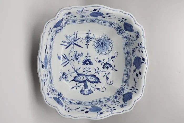 Meissen - Large Square Serving Bowl - "Blue Onion" Pattern (Zwiebelmuster) - Bowl - Porcelain