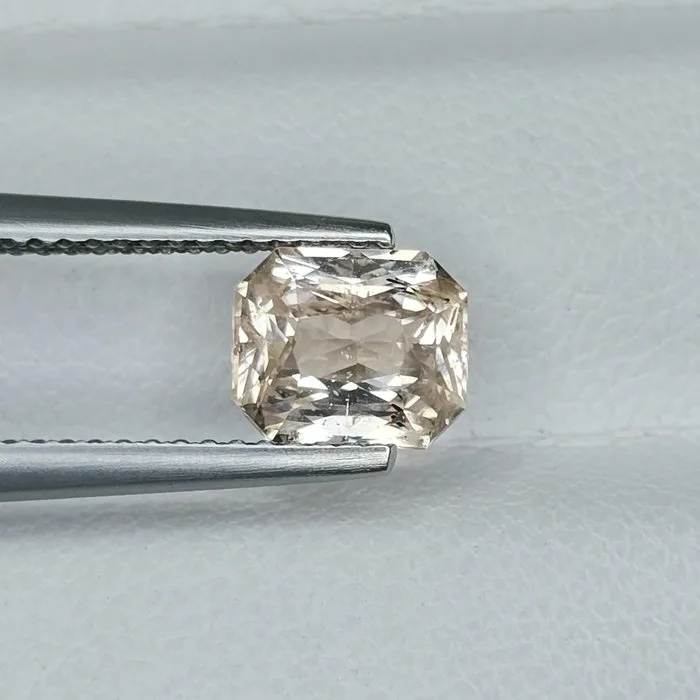 Yellow Sapphire - 1.88 ct - Gemological Science International (GSI) - Madagascar Mined Gem