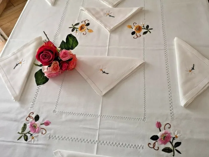 Tovaglia ricamata a mano in misto lino 12 posti ricamo tablecloth handmade - Tablecloth - 270 cm - 175 cm