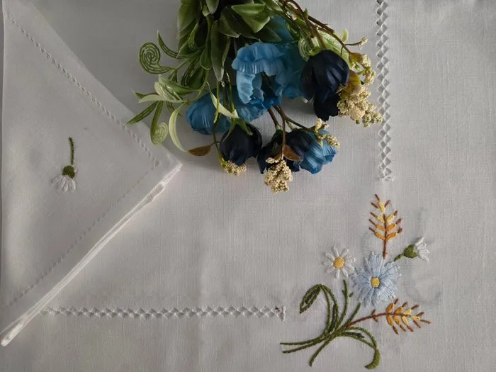 Tovaglia ricamata a mano in misto lino 12 posti ricamo tablecloth handmade - Tablecloth - 270 cm - 175 cm