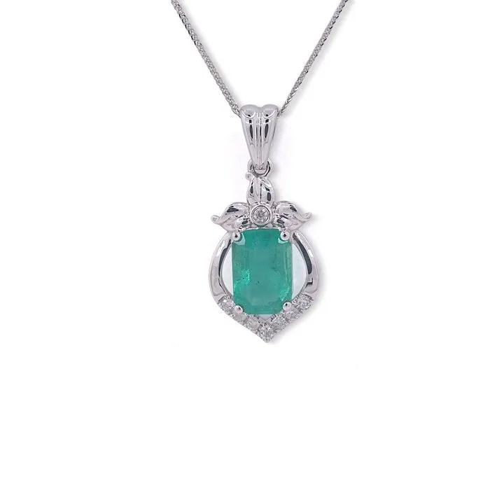 Necklace with pendant - 14 kt. White gold - 0.82ct. tw. Emerald - Diamond