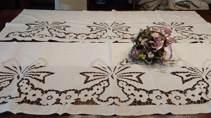 Embroidery (2) - 140 cm - 65 cm - Ancient channels