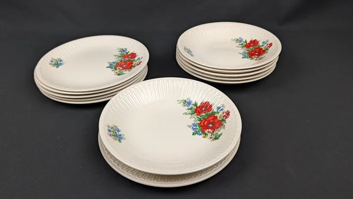 Richard Ginori - Antonia Campi - Dinner service (12) - Porcelain - Red poppies