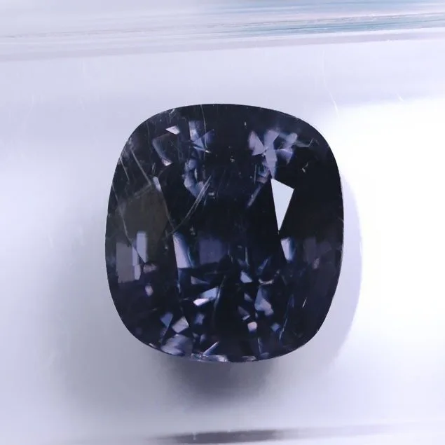 Violet Spinel - 3.27 ct - International Gemological Institute (IGI)
